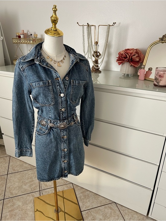 Zara Dresses & Skirts - Zara Washed Blue Denim Mini Dress with Concho Belt